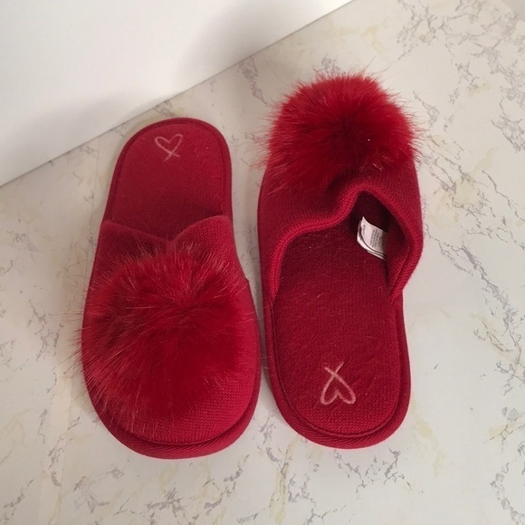 VICTORIAS SECRET RED POM POM POOF SLIPPERS SMALL - Picture 3 of 7